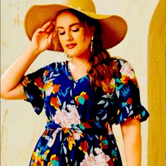 Dresses & Skirts - Such a beautiful dress and material is nice perfect for summer time!
